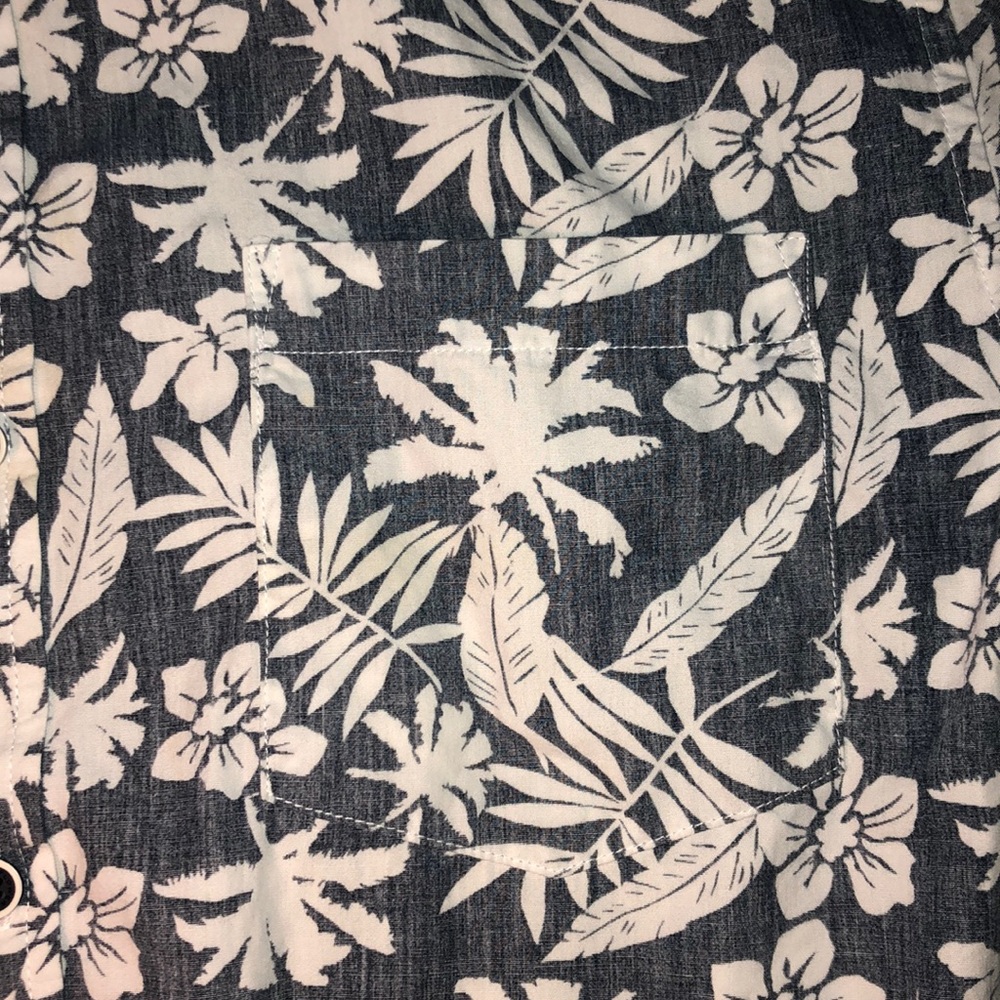 Hawaiian shirt- fun flower design - Picture 3 of 5